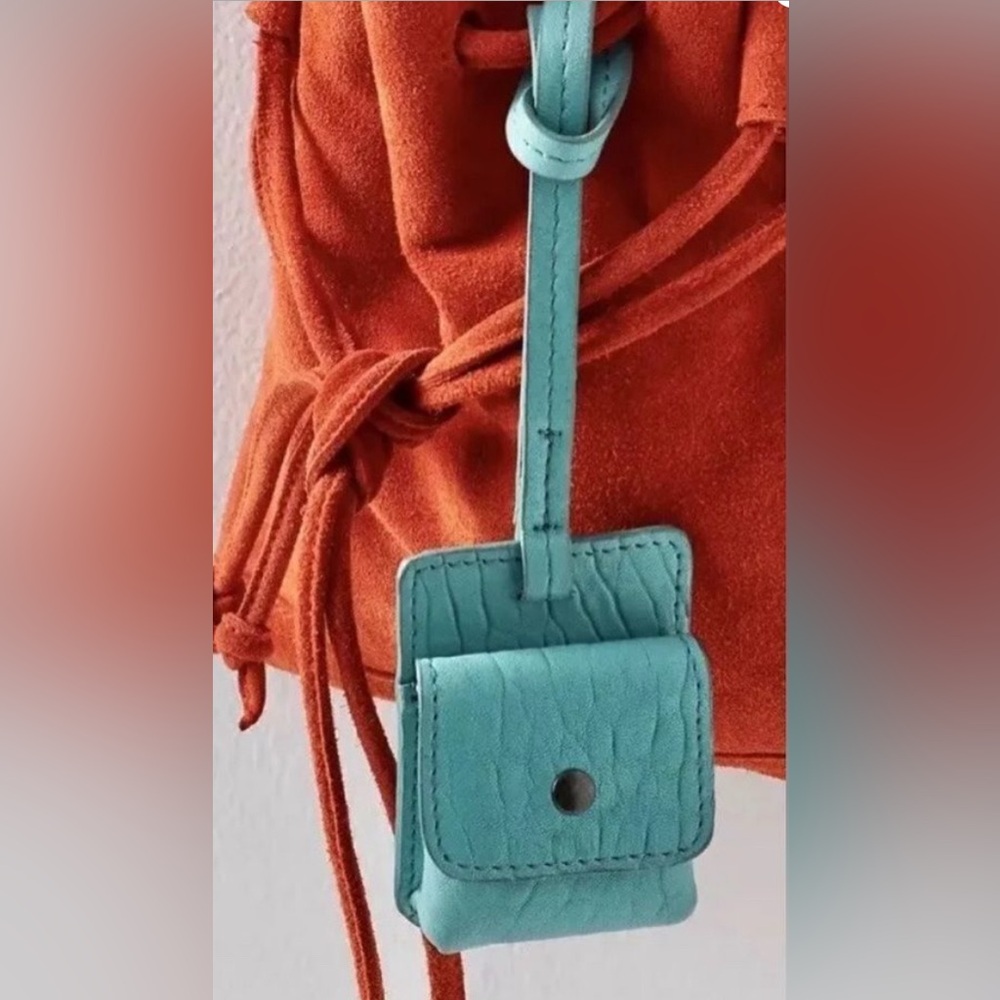 “New” Free People Street Sounds Beige Leather Case for AirPods + Earbuds